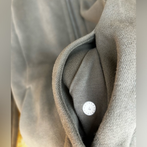Lululemon RARE🦄Scuba Full Zip Hoodie🦄Grey Sage🦄ALOHA COLLECTION!🦄size 4 - Picture 11 of 15